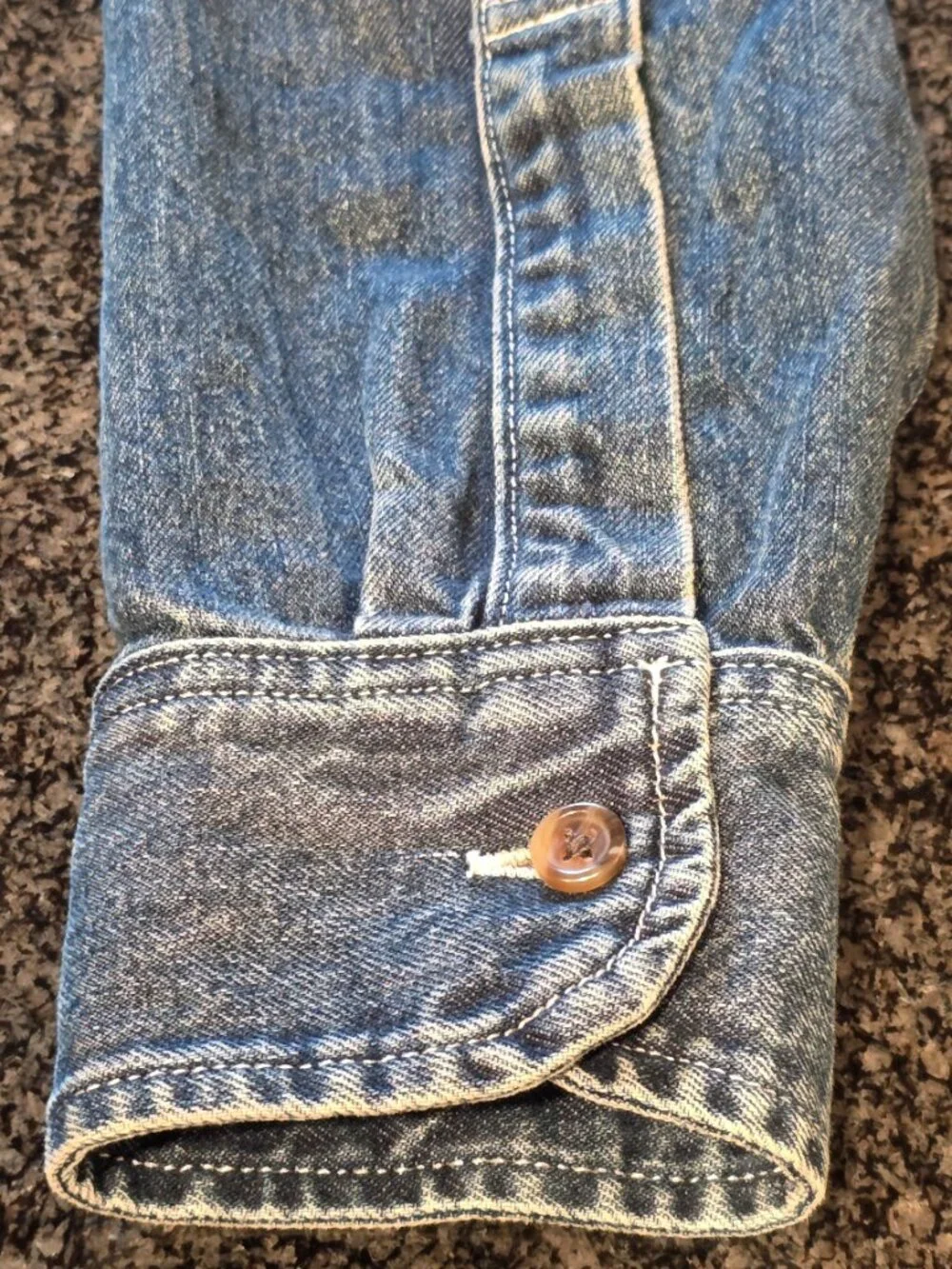 J.Crew Men's Sewn-In-The-USA Heavyweight Denim Workshirt / Small / CC102